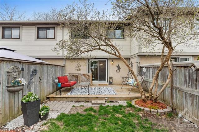 62 Barrow Crescent, Townhouse with 3 bedrooms, 2 bathrooms and 1 parking in Ottawa ON | Image 20