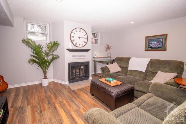 1 - 244 Charlotte Street, Condo with 2 bedrooms, 2 bathrooms and 1 parking in Ottawa ON | Image 3