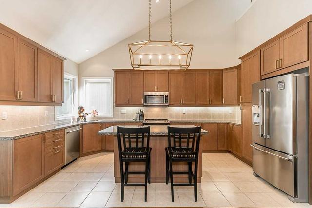 12 Westwind Crt, House detached with 3 bedrooms, 3 bathrooms and 5 parking in Gravenhurst ON | Image 3