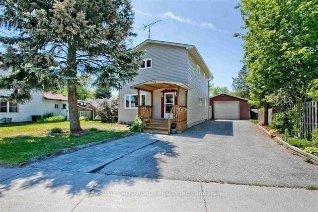 718 Simcoe St S, House detached with 3 bedrooms, 3 bathrooms and 7 parking in Oshawa ON | Image 1
