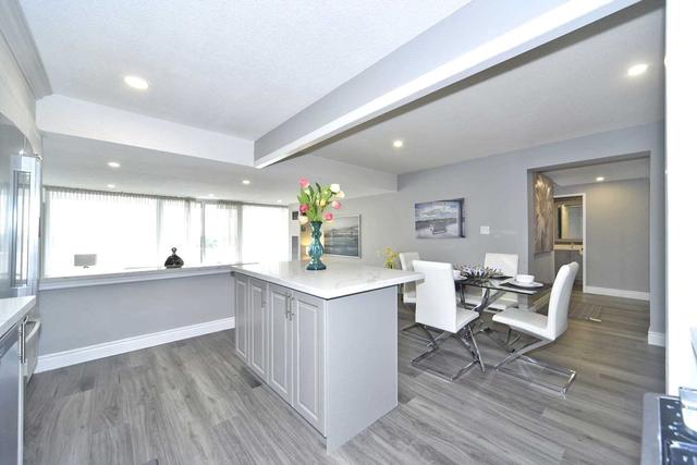 2005 - 260 Scarlett Rd, Condo with 2 bedrooms, 2 bathrooms and 1 parking in Toronto ON | Image 16