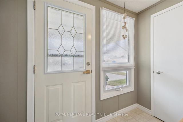 11 Cabot Crt, House detached with 2 bedrooms, 2 bathrooms and 2 parking in Clarington ON | Image 28