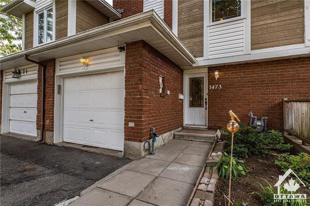1473 Thurlow Street, Townhouse with 3 bedrooms, 2 bathrooms and 3 parking in Ottawa ON | Image 2