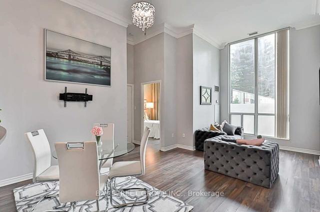 102 - 7 Lorraine Dr, Condo with 2 bedrooms, 2 bathrooms and 1 parking in Toronto ON | Image 8