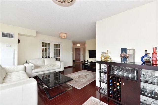 703 - 23 Lorraine Dr, Condo with 3 bedrooms, 2 bathrooms and null parking in Toronto ON | Image 8