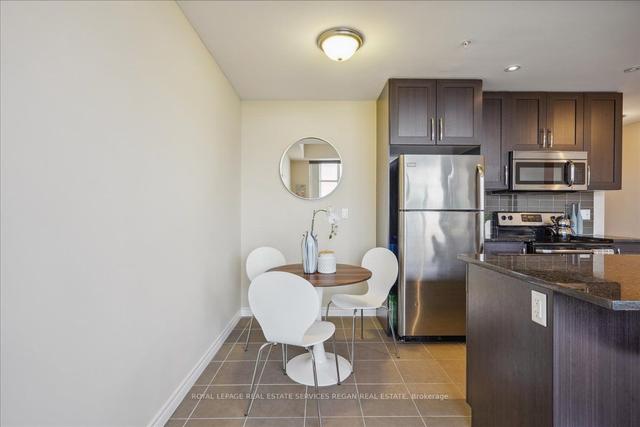 ph505 - 427 Aberdeen Ave, Condo with 2 bedrooms, 1 bathrooms and 1 parking in Hamilton ON | Image 2
