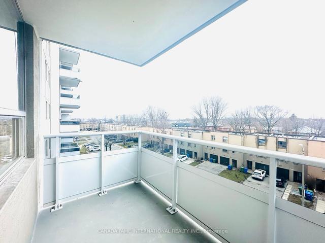 503 - 200 Lotherton Ptwy, Condo with 2 bedrooms, 1 bathrooms and 1 parking in Toronto ON | Image 11