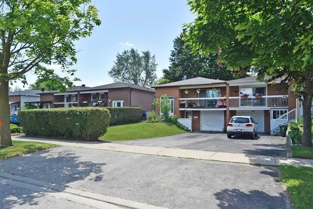106 Petworth Cres, House semidetached with 3 bedrooms, 2 bathrooms and 3 parking in Toronto ON | Card Image