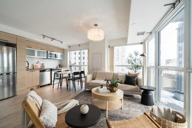 1407 - 386 Yonge St, Condo with 3 bedrooms, 2 bathrooms and 1 parking in Toronto ON | Image 12