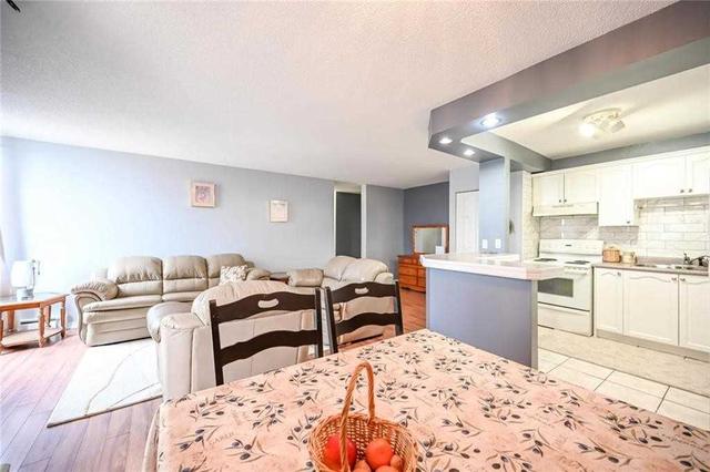 510 - 75 Glenburn Crt, Condo with 2 bedrooms, 1 bathrooms and 1 parking in Hamilton ON | Image 5