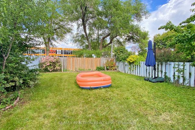 36 Revlis Cres W, House semidetached with 4 bedrooms, 3 bathrooms and 4 parking in Toronto ON | Image 33
