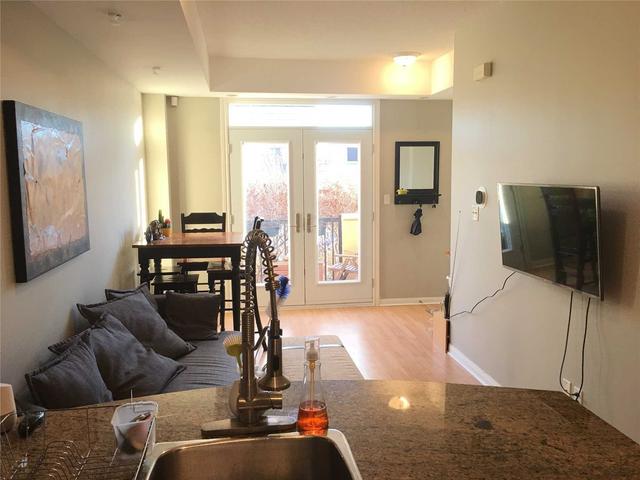 th5 - 70 Carr St, Townhouse with 2 bedrooms, 1 bathrooms and 0 parking in Toronto ON | Image 6