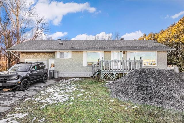 5376 Boundary Road, House detached with 3 bedrooms, 1 bathrooms and 3 parking in Ottawa ON | Image 2