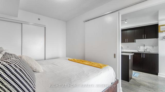207 - 11 Superior Ave, Condo with 1 bedrooms, 1 bathrooms and 1 parking in Toronto ON | Image 8