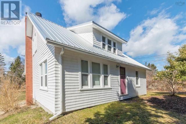 5192 Highway 331, House detached with 3 bedrooms, 1 bathrooms and null parking in Lunenburg MD NS | Image 2