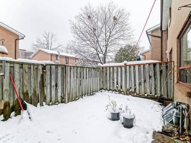 176 Fleetwood Cres, Townhouse with 3 bedrooms, 2 bathrooms and 1 parking in Brampton ON | Image 17