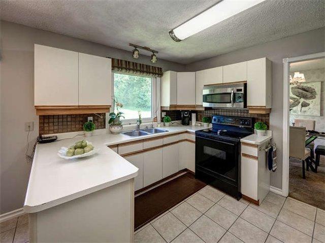 14361 Leslie St, House detached with 4 bedrooms, 3 bathrooms and 12 parking in Aurora ON | Image 10