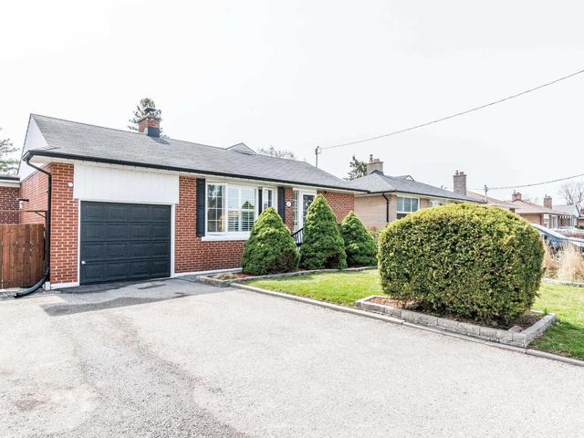 27 Mayland Ave, House detached with 4 bedrooms, 2 bathrooms and 4 parking in Toronto ON | Image 12