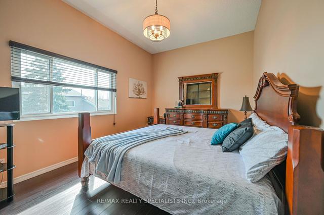 66 Carisbrook Crt, Townhouse with 3 bedrooms, 2 bathrooms and 2 parking in Brampton ON | Image 15
