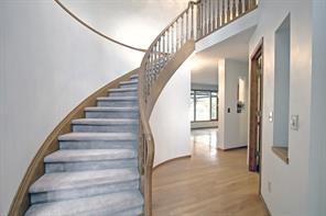 Curving Staircase | Image 2