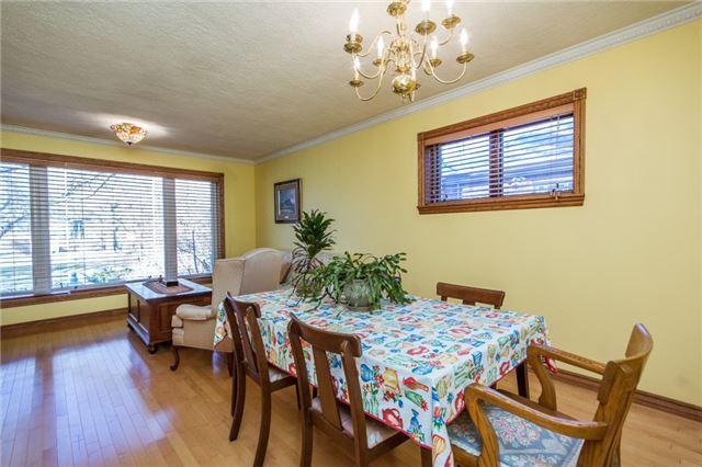 81 Savona Dr, House detached with 2 bedrooms, 2 bathrooms and 2 parking in Toronto ON | Image 6