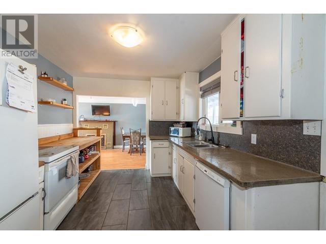 4003 27 Avenue, House detached with 3 bedrooms, 2 bathrooms and 1 parking in Vernon BC | Image 15