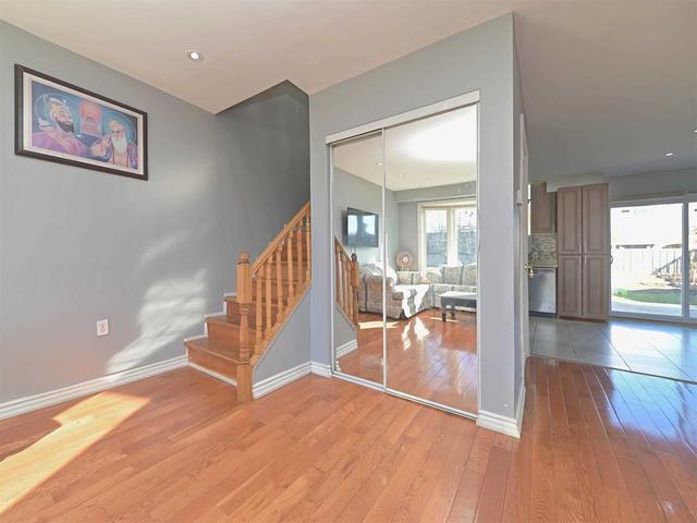 162 Hansen Rd N, House semidetached with 3 bedrooms, 4 bathrooms and 5 parking in Brampton ON | Image 9