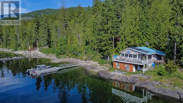 lot 1 Pete Martin Bay, House detached with 8 bedrooms, 1 bathrooms and null parking in Columbia Shuswap E BC | Image 1