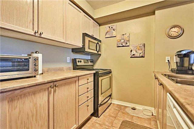 210 - 55 Shipway Ave, Condo with 2 bedrooms, 1 bathrooms and 2 parking in Clarington ON | Image 9