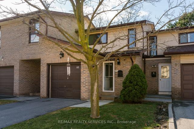14 Collins Cres, Townhouse with 3 bedrooms, 2 bathrooms and 2 parking in Brampton ON | Image 1