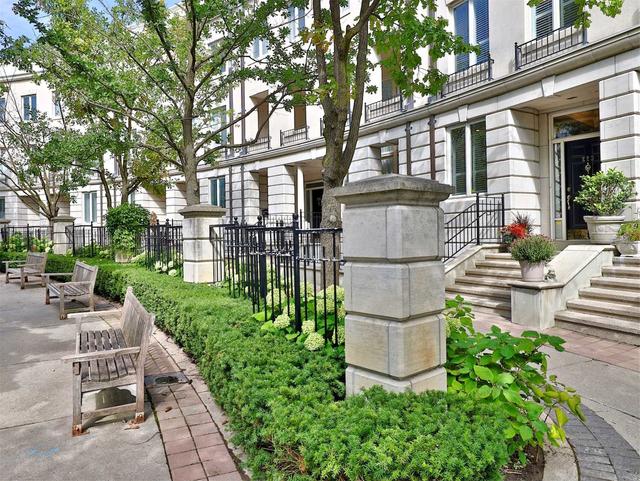 223 Walmer Rd, House attached with 3 bedrooms, 4 bathrooms and 2 parking in Toronto ON | Image 1
