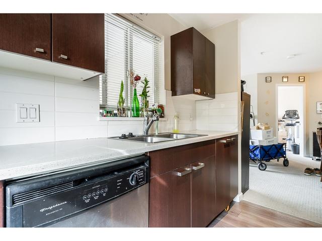 204 - 18755 68 Avenue, Condo with 2 bedrooms, 2 bathrooms and 1 parking in Surrey BC | Image 4