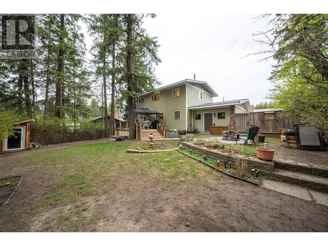 2760 25th Avenue Ne, House detached with 4 bedrooms, 3 bathrooms and 5 parking in Salmon Arm BC | Image 2