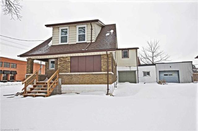 5595 Portage Rd, House detached with 5 bedrooms, 3 bathrooms and 4 parking in Niagara Falls ON | Image 1