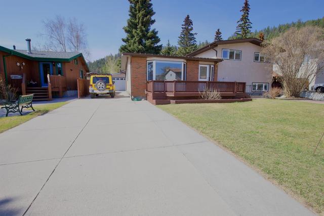 8 Aspen Crescent, House detached with 4 bedrooms, 2 bathrooms and 4 parking in Jasper AB | Image 2