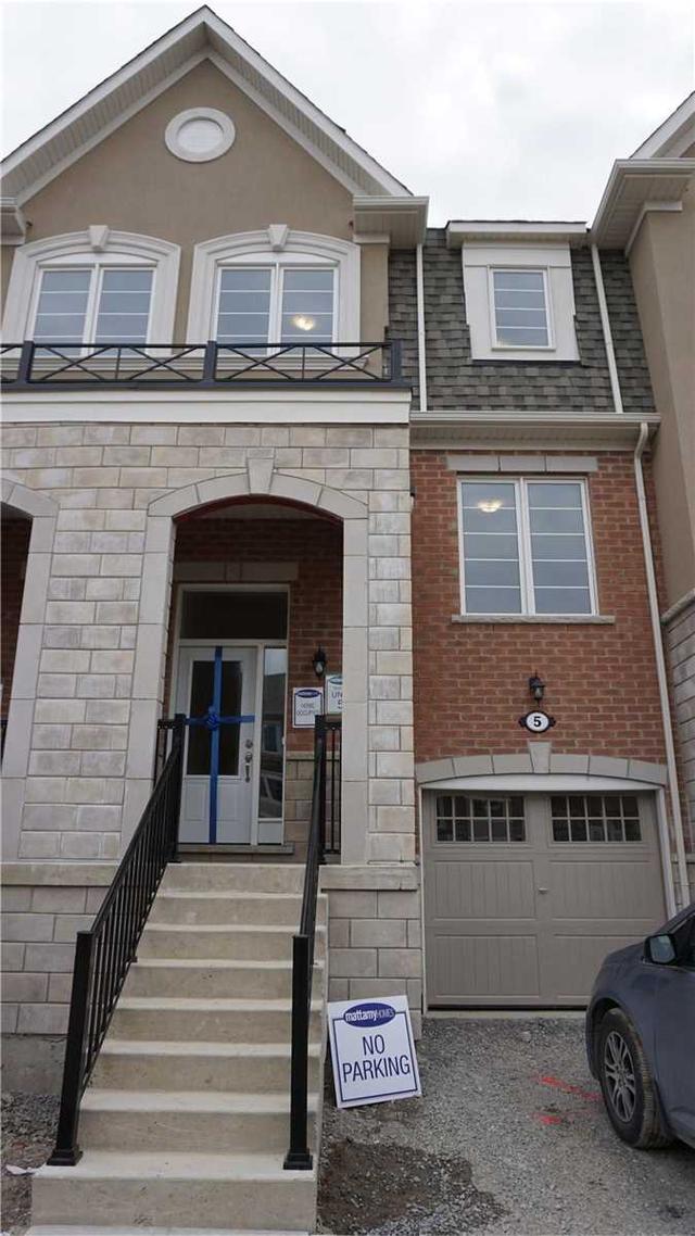 5 Fusilier Dr, House attached with 3 bedrooms, 3 bathrooms and 2 parking in Toronto ON | Image 1