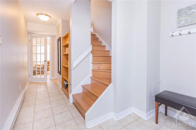 52 Appleby Private, Townhouse with 3 bedrooms, 3 bathrooms and 3 parking in Ottawa ON | Image 4