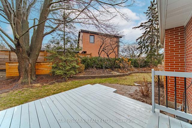 2 Royal Doulton Dr, House detached with 3 bedrooms, 2 bathrooms and 5 parking in Toronto ON | Image 27