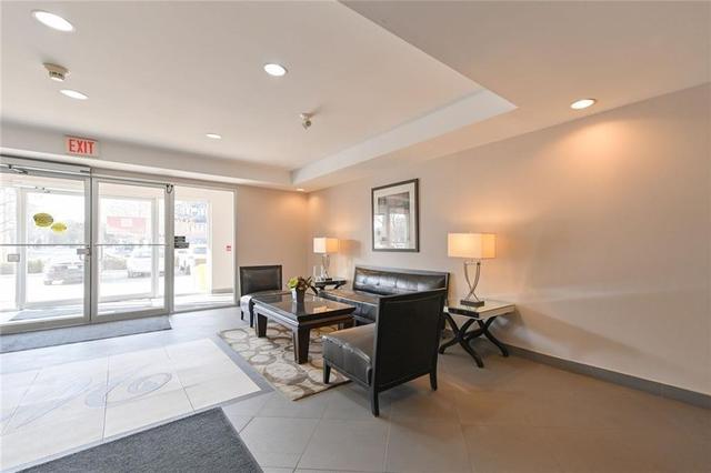 102 - 396 Plains Rd E, Condo with 2 bedrooms, 2 bathrooms and 1 parking in Burlington ON | Image 3