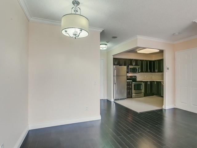 ph110 - 81 Townsgate Dr, Condo with 2 bedrooms, 1 bathrooms and 1 parking in Vaughan ON | Image 2