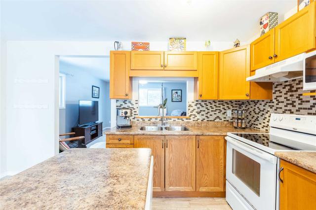 19 Clearview Dr, House detached with 3 bedrooms, 1 bathrooms and 15 parking in Kawartha Lakes ON | Image 2