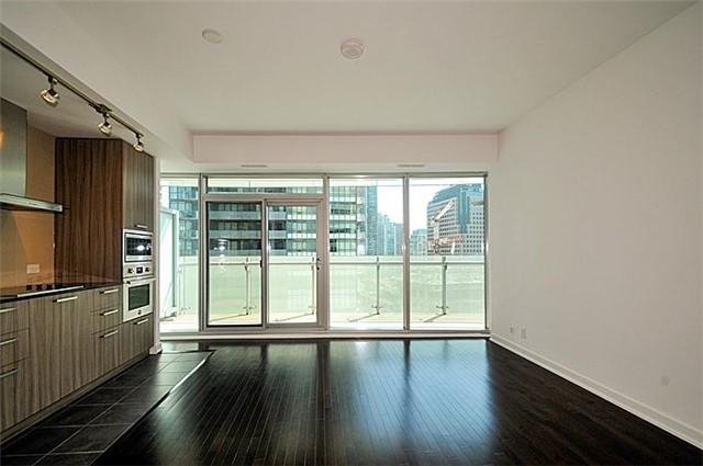 1301 - 14 York St, Condo with 3 bedrooms, 2 bathrooms and 1 parking in Toronto ON | Image 12