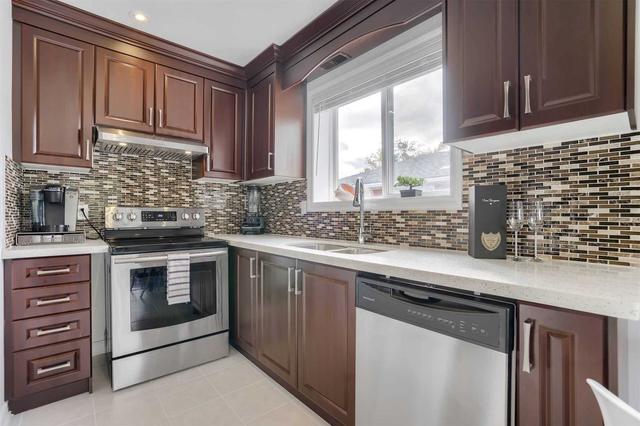 15 Stavely Ave, House detached with 2 bedrooms, 2 bathrooms and 7 parking in Toronto ON | Image 5