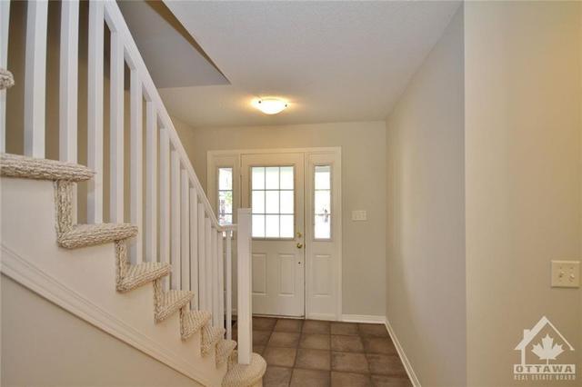 211 Idlewild Private, Townhouse with 3 bedrooms, 3 bathrooms and 2 parking in Ottawa ON | Image 2