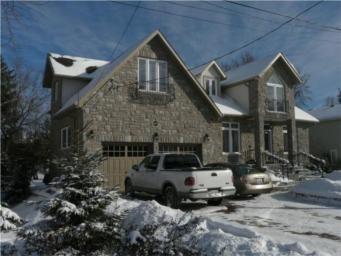 909 Hazel St, House detached with 4 bedrooms, 4 bathrooms and 6 parking in Burlington ON | Image 1