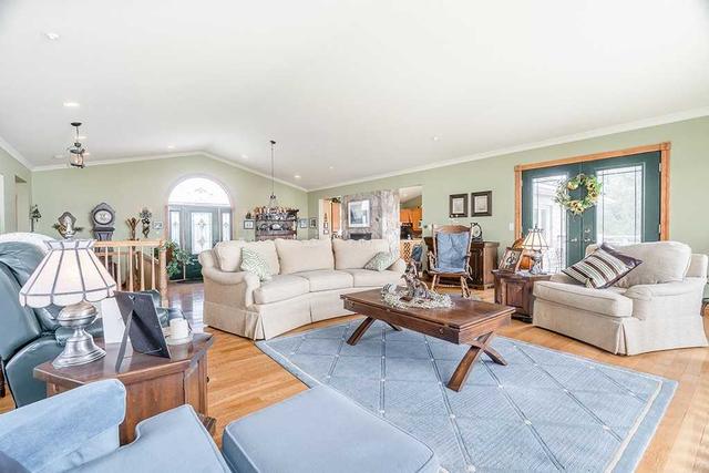214 Brewster Lake Crt, House detached with 1 bedrooms, 3 bathrooms and 16 parking in Grey Highlands ON | Image 5
