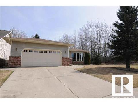 135 Walker Rd Nw, House detached with 3 bedrooms, 2 bathrooms and null parking in Edmonton AB | Card Image