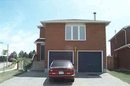 8 Valonia Dr, House detached with 3 bedrooms, 4 bathrooms and 5 parking in Brampton ON | Image 1