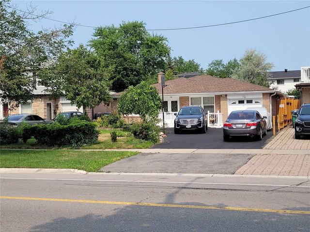 354 Balmoral Dr, House detached with 3 bedrooms, 3 bathrooms and 4 parking in Brampton ON | Image 1