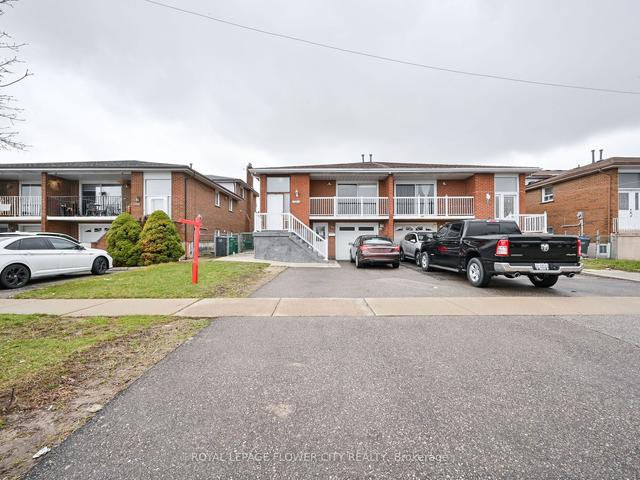 7358 Sigsbee Dr, House semidetached with 4 bedrooms, 3 bathrooms and 4 parking in Mississauga ON | Image 32